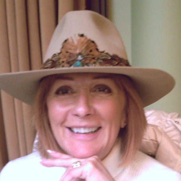 Meet your Posher, Tora - Picture 2 of 4